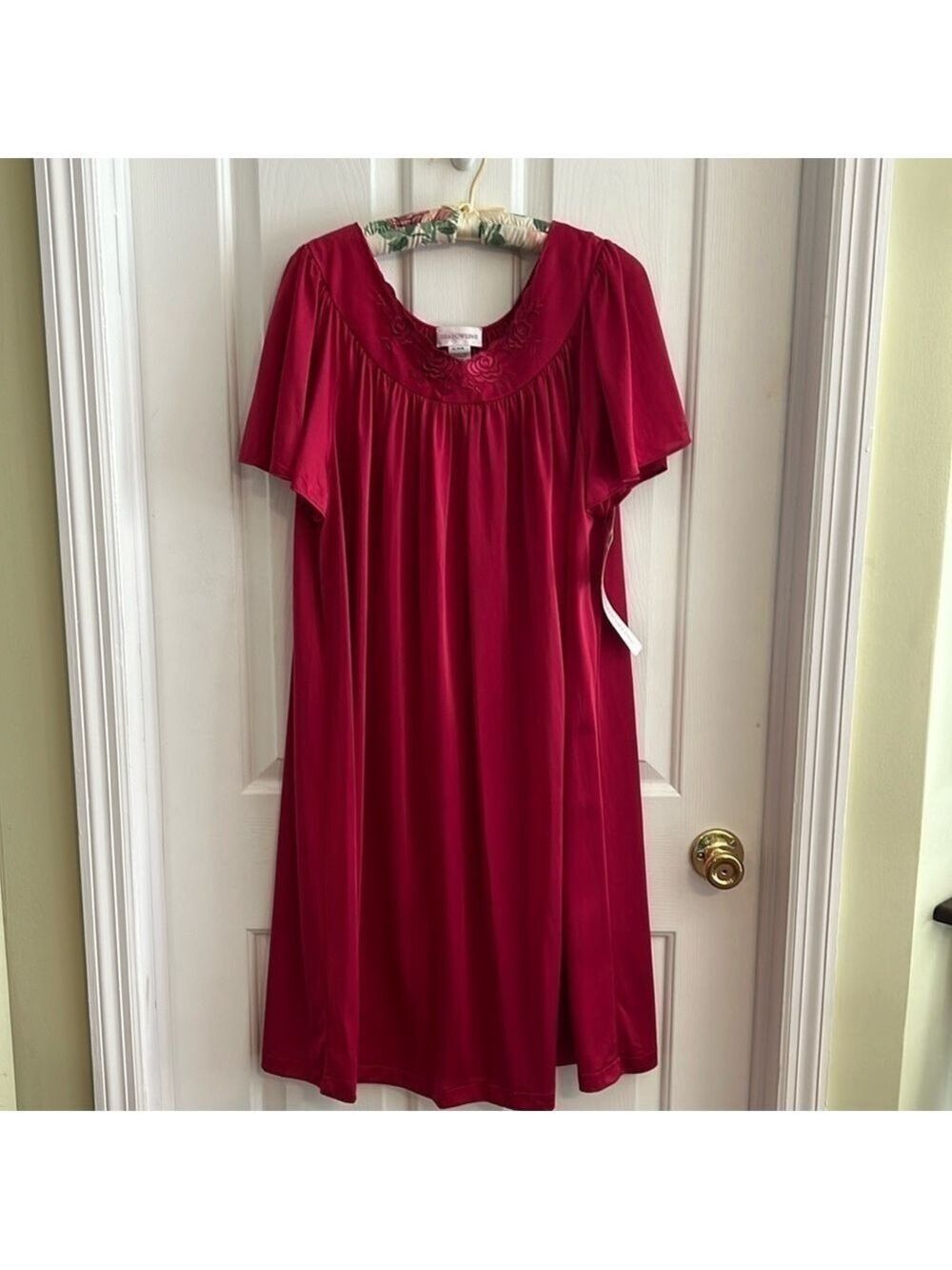 Shadowline nightgown. Cerise (reddish pink) embroidered neckline. Size 1 X